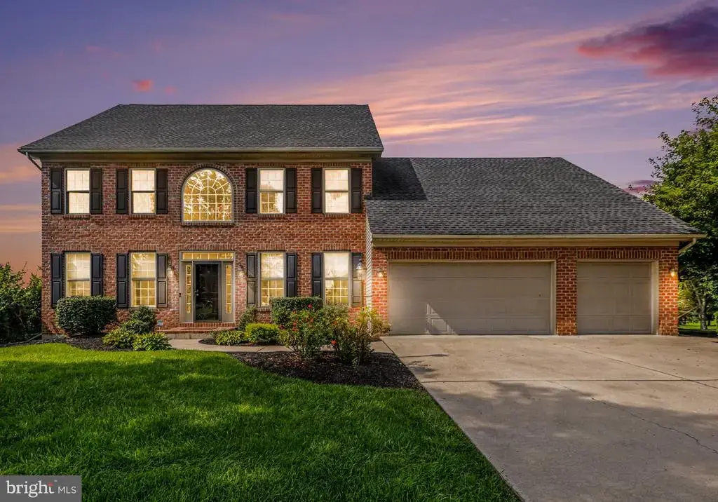 4 Mayfield Ct, CARLISLE