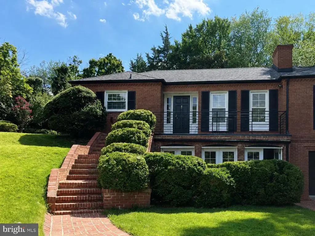 6301 Lakeview Dr, FALLS CHURCH