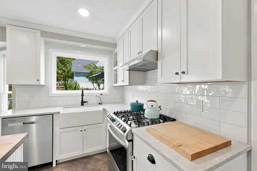 241 Breezewood Dr, WARRENTON