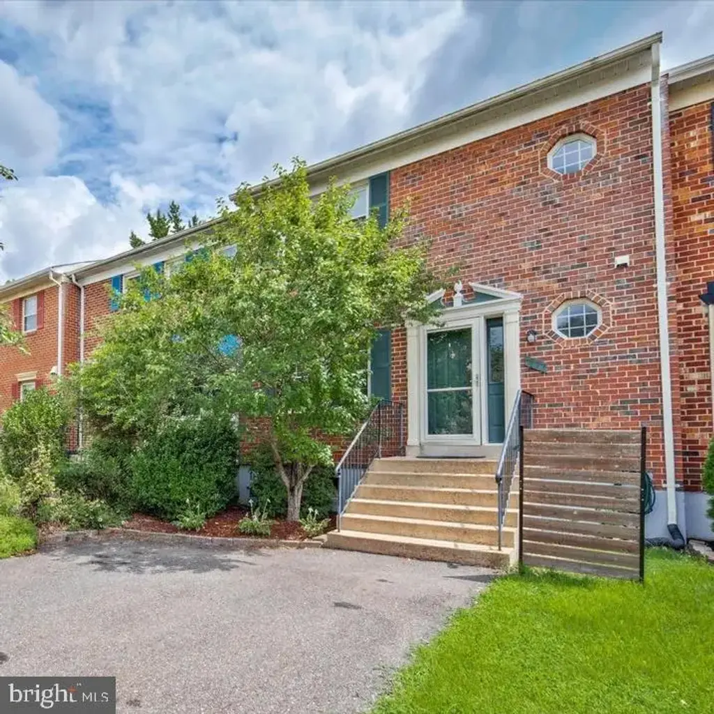 7177 Lake Cove Dr, ALEXANDRIA