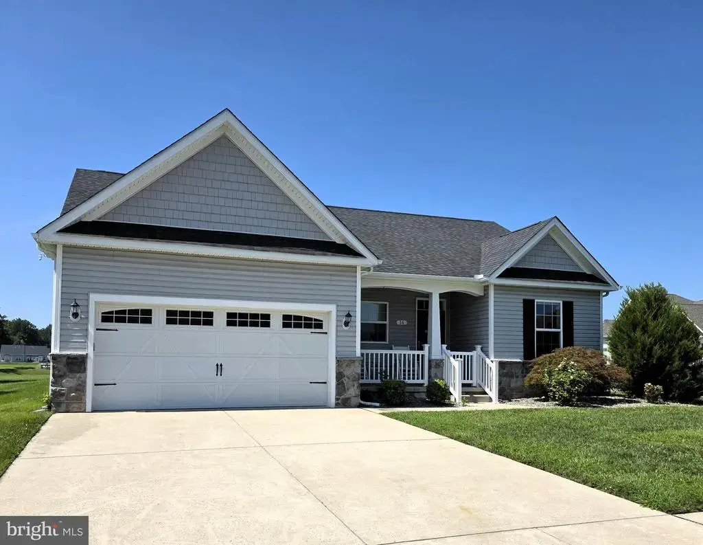 16 Lexie Ct, DOVER