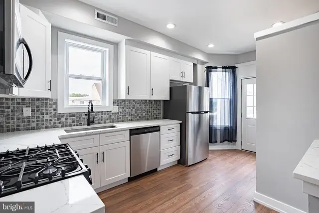 168 Green Ln #unit 2, Philadelphia