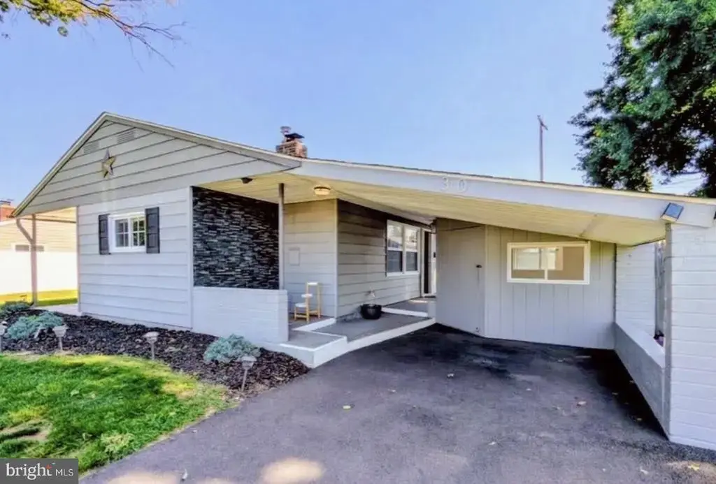 30 Forest Ln, LEVITTOWN