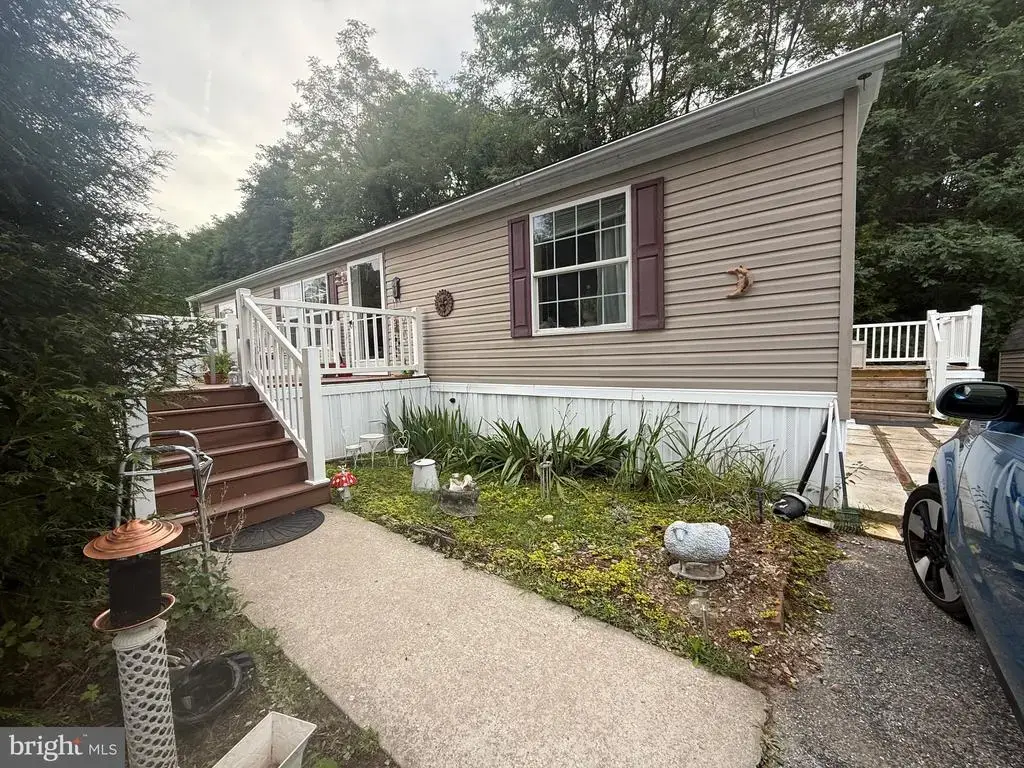 56 Cherokee Dr, WINDSOR