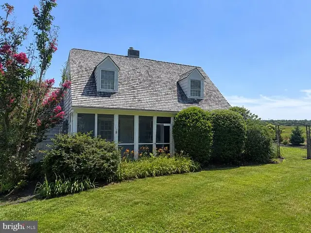 7082 Phillips Mill Rd, New Hope