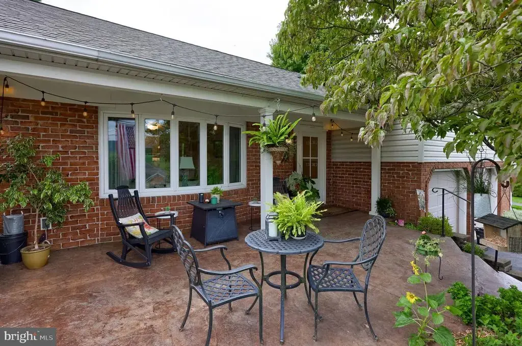 698 W Church Rd, EPHRATA