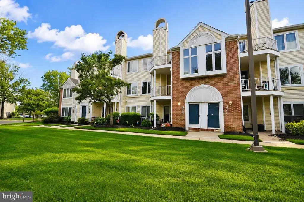 276 Juanita, LEVITTOWN