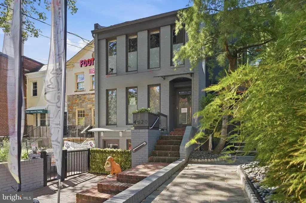 4820 Macarthur Blvd Nw, WASHINGTON