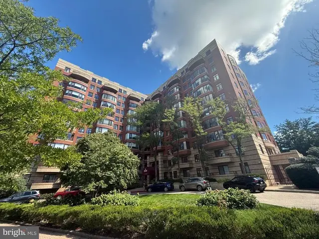 2400 N Clarendon Blvd #607, Arlington