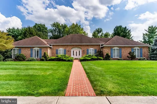 1120 Sherwood Dr, Carlisle