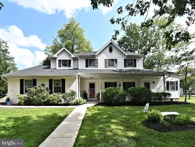 691 Pennfield Dr, Hatfield