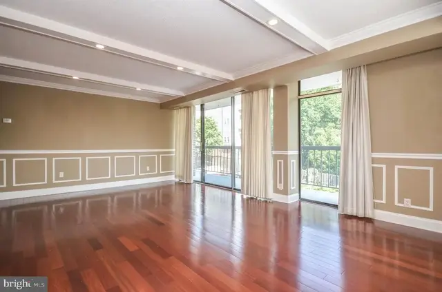 1401 N Rhodes St #205, Arlington
