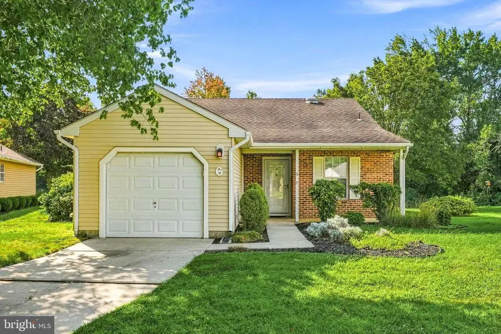 6 Avandale Ct, MOUNT LAUREL