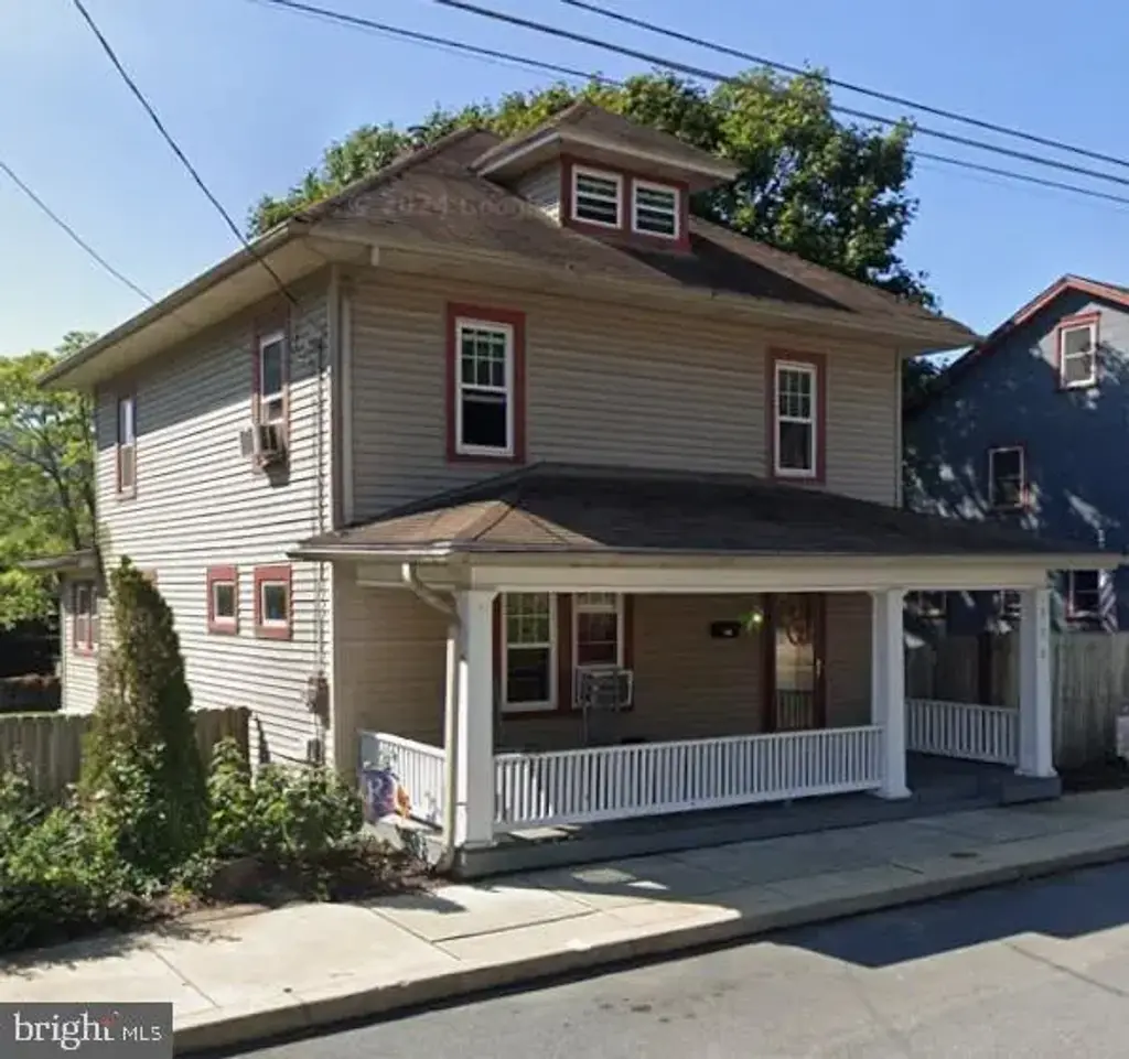 525 E Market St, MARIETTA