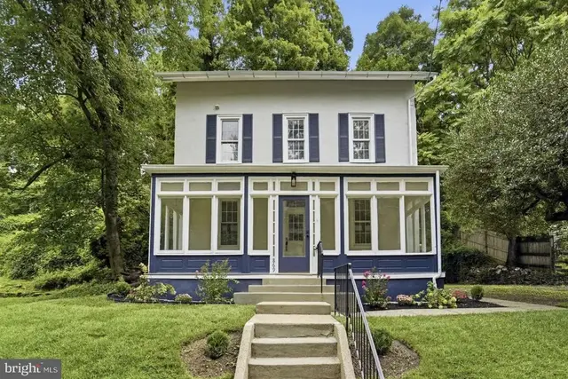 869 Rock Ln, Elkins Park