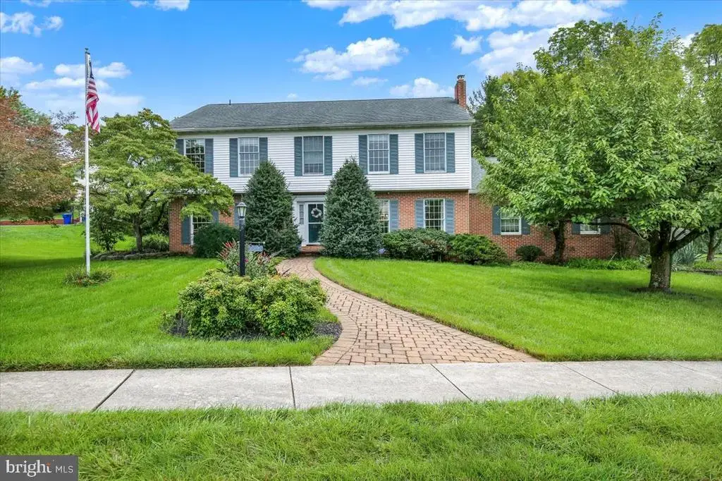 5 Chelsea Cir, READING