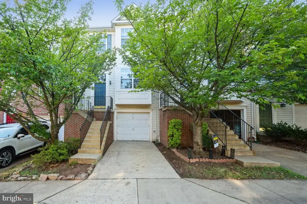 211 Golden Larch Ter Ne, LEESBURG