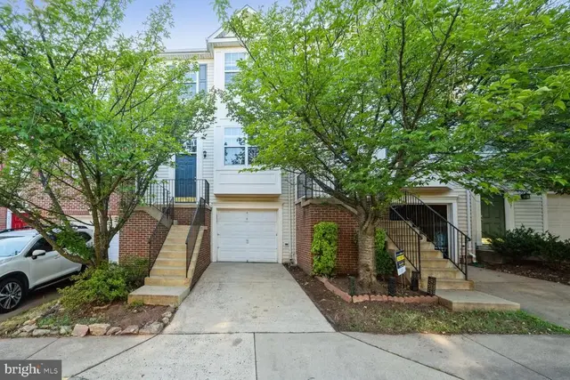 211 Golden Larch Ter Ne, Leesburg