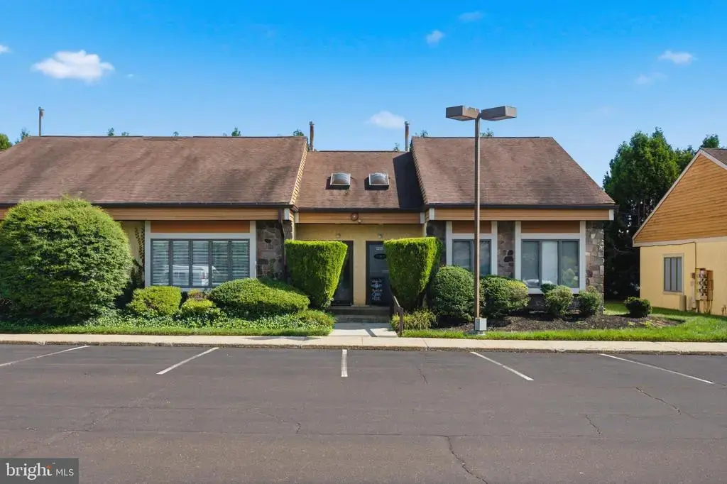 904 Town Ctr, DOYLESTOWN
