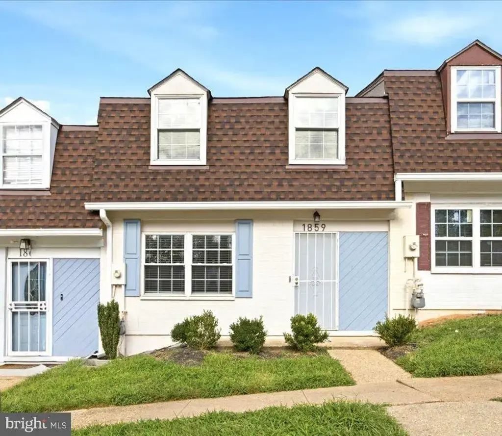 1859 Village Green #w-155, HYATTSVILLE