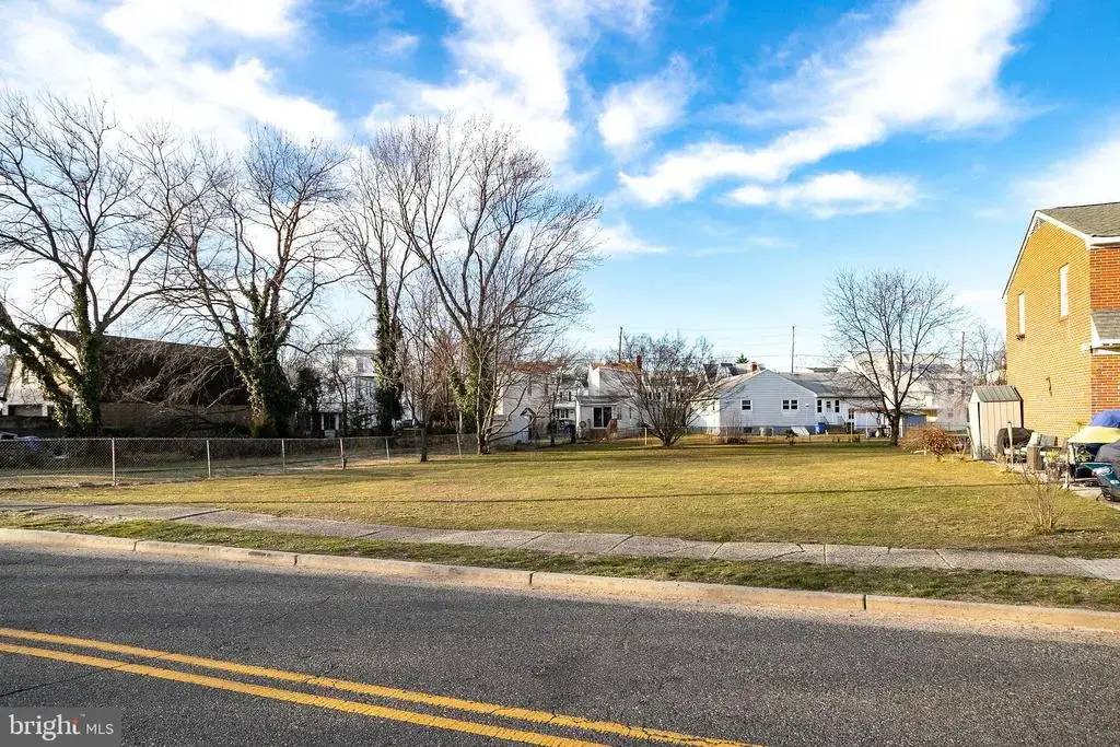709 Columbus Rd, BURLINGTON