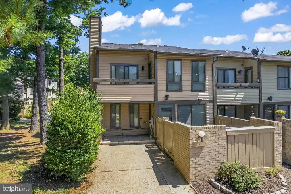 7 Copps Hill Ct, MONTGOMERY VILLAGE