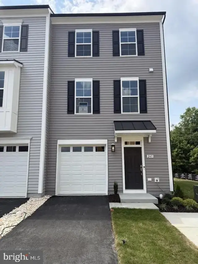 249 Monteith Dr, Winchester