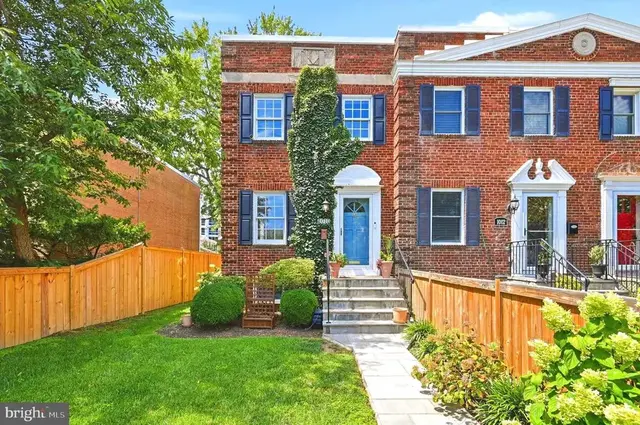 1010 Colonial Ave, Alexandria