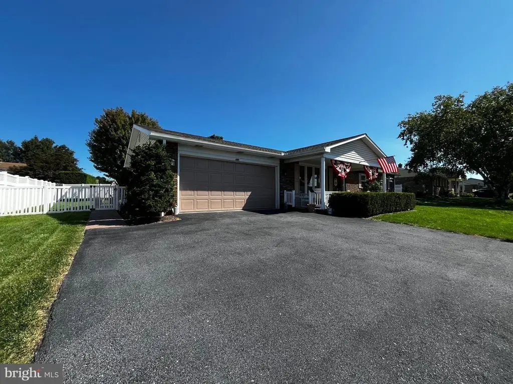 931 Oak Ln, LEBANON