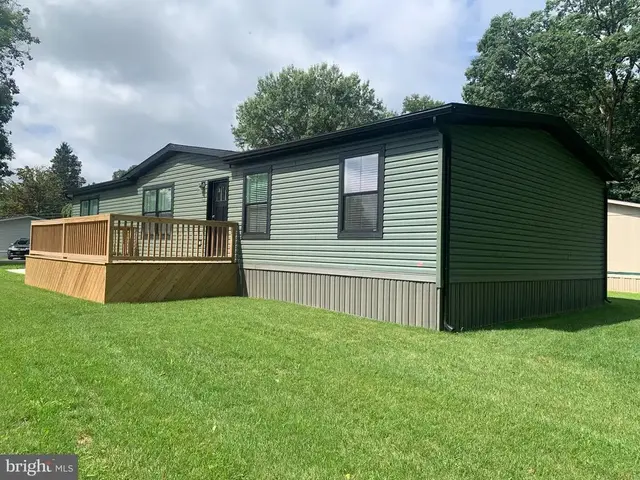 27 Summer Ln, Elizabethtown