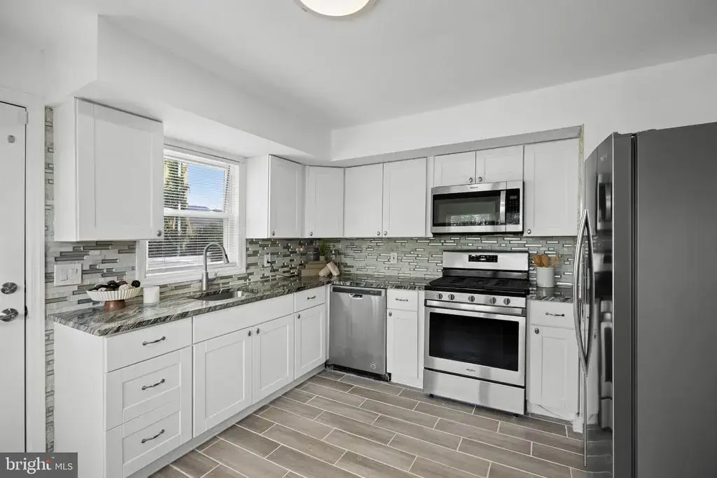 416 River Dr, WESTVILLE
