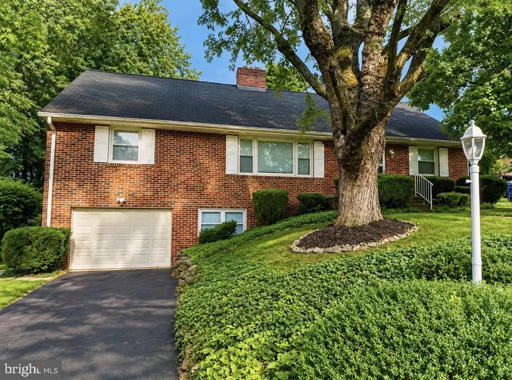 1039 Midland Ave, YORK