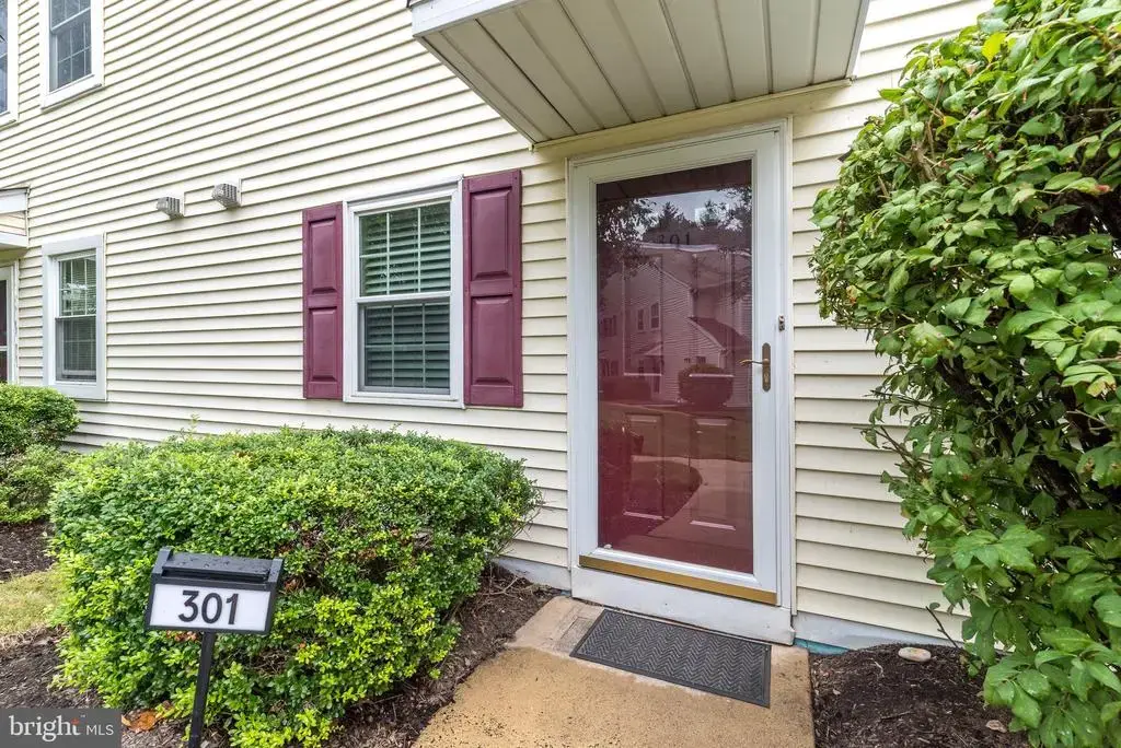 301 Steamboat Sta, SOUTHAMPTON