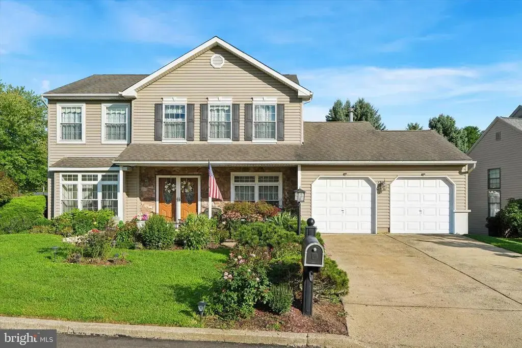 2446 New Market Sq S, BENSALEM