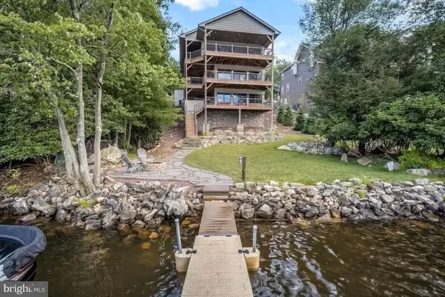 186 S Lake Dr, Lake Harmony