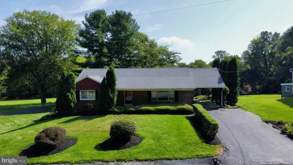 6199 Lake Rd, YORK