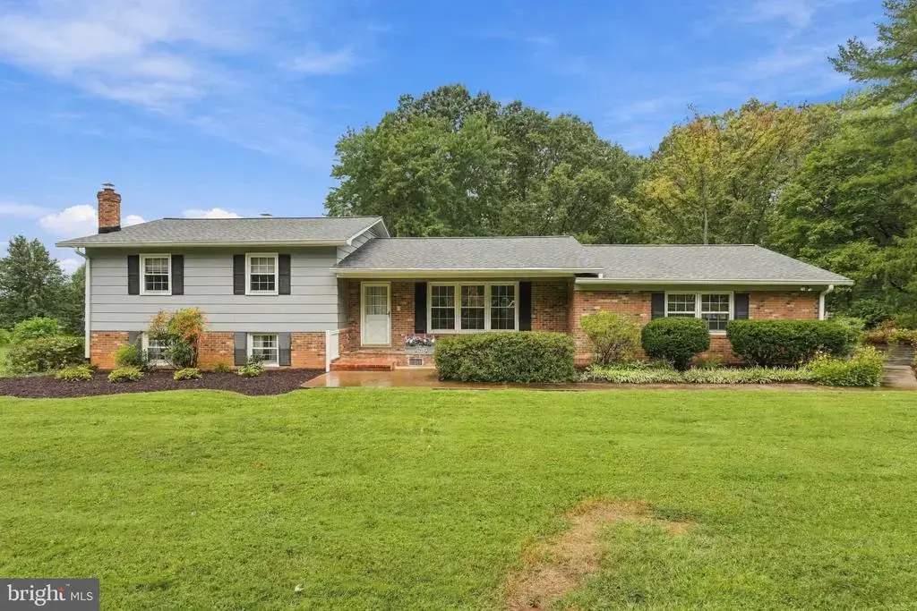 19452 Hickory Dr, CULPEPER