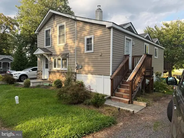 603 Haunted Ln, Bensalem