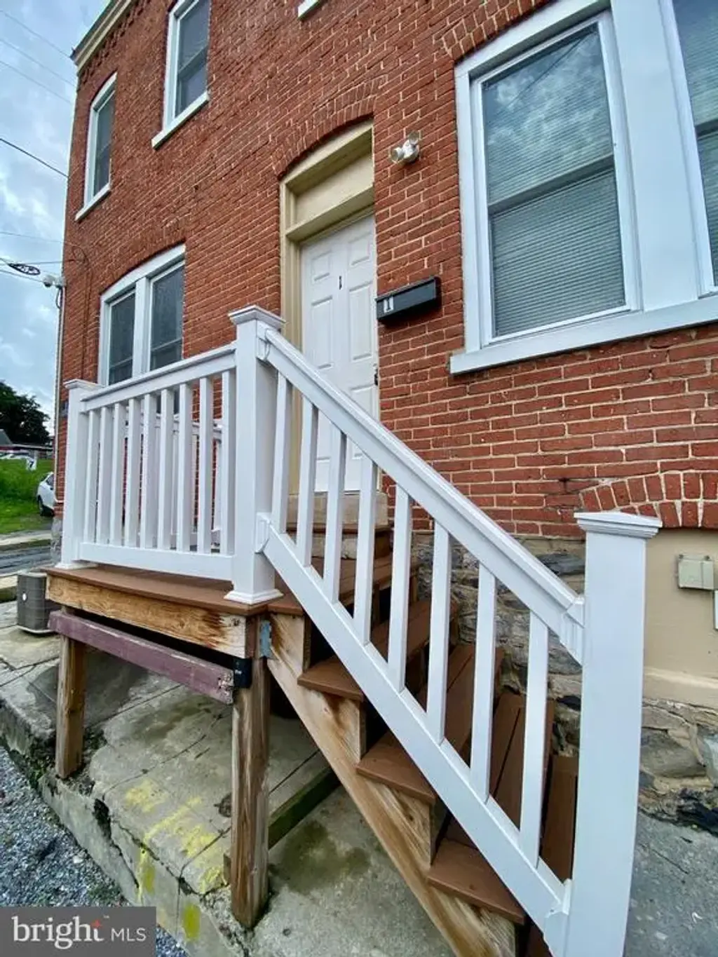 1 Hoffman Ter, LANCASTER