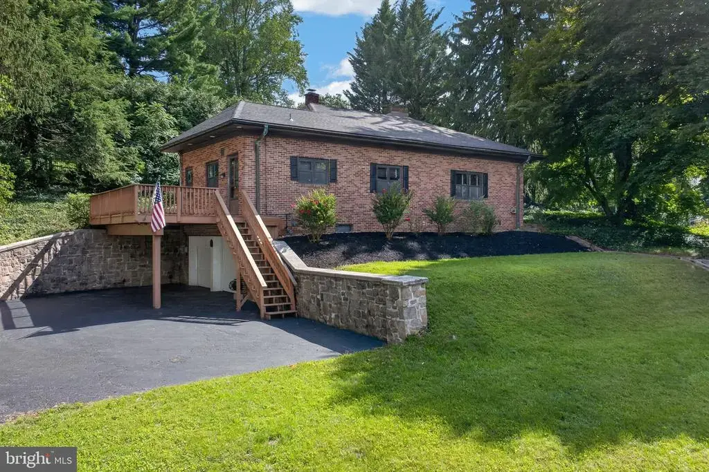 914 Somerset Ln, YORK