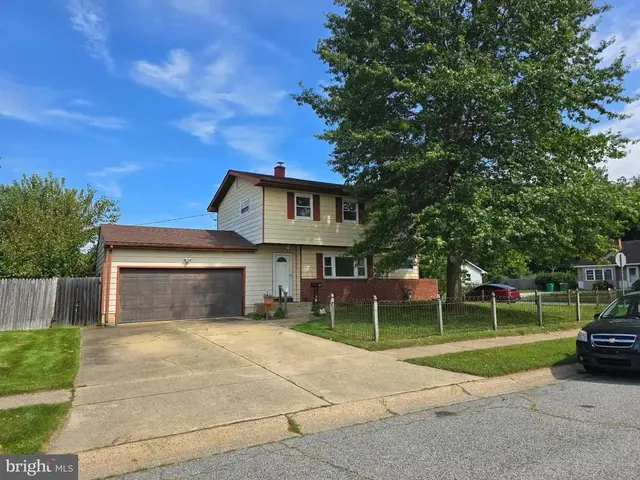 18 Pearson Dr, Newark