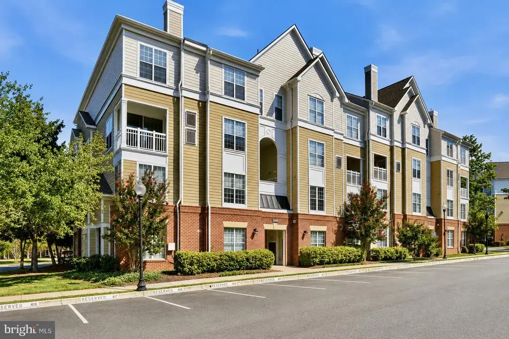 2110 Highcourt Ln #202, HERNDON
