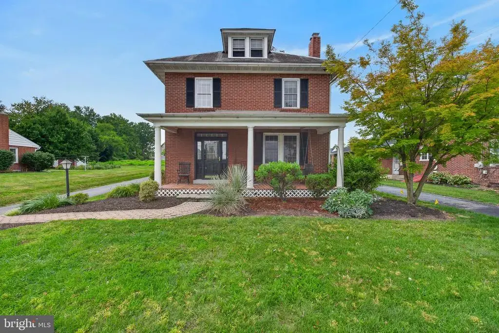 832 Village Rd, LANCASTER