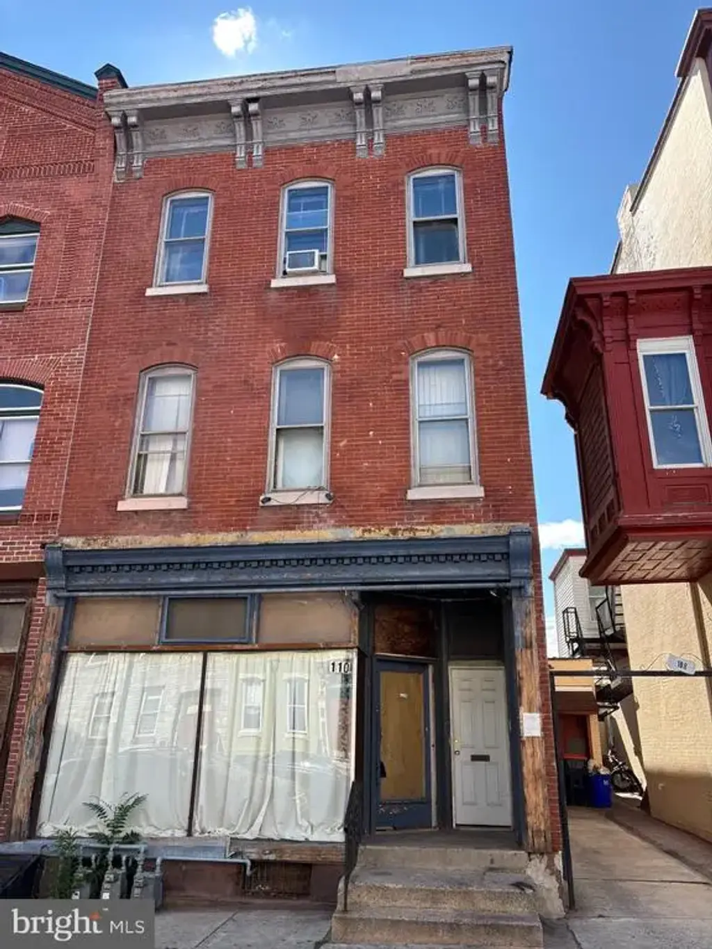 110 S 6th St, READING