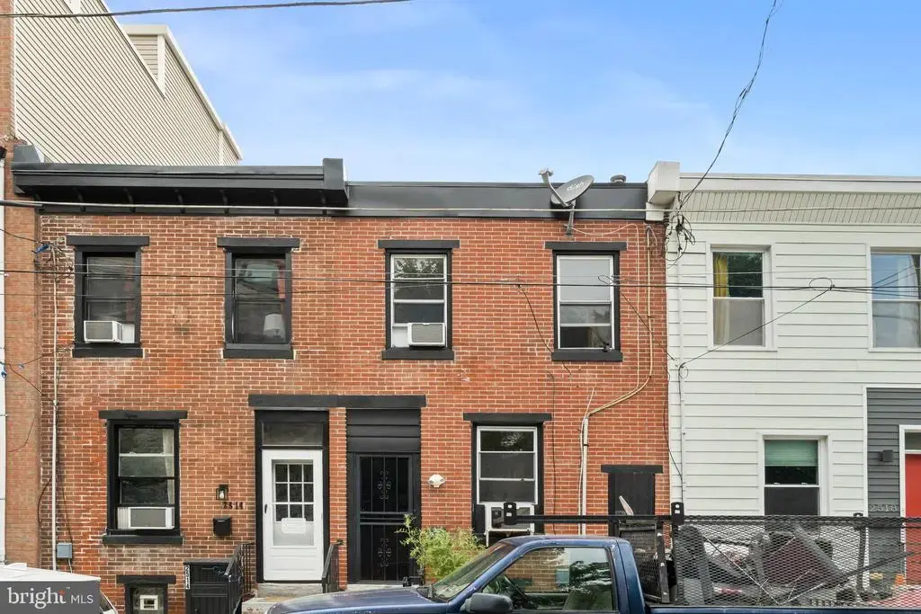 2516 Collins St, PHILADELPHIA