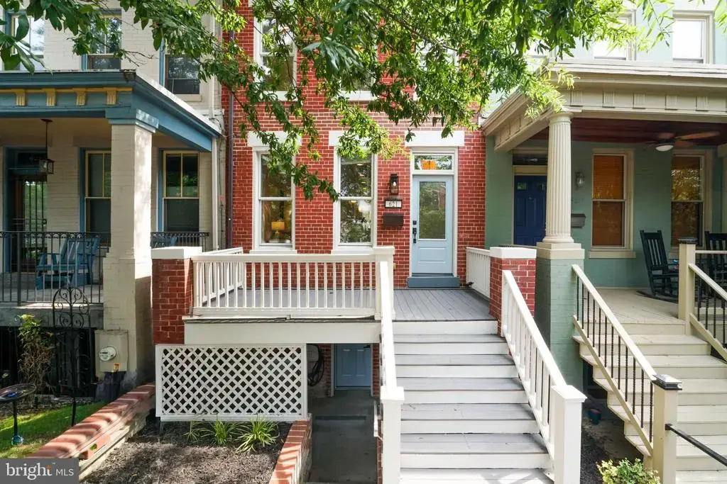 621 4th St Ne, WASHINGTON