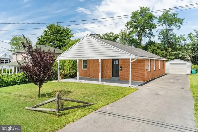 526 W Cumberland Rd, Enola