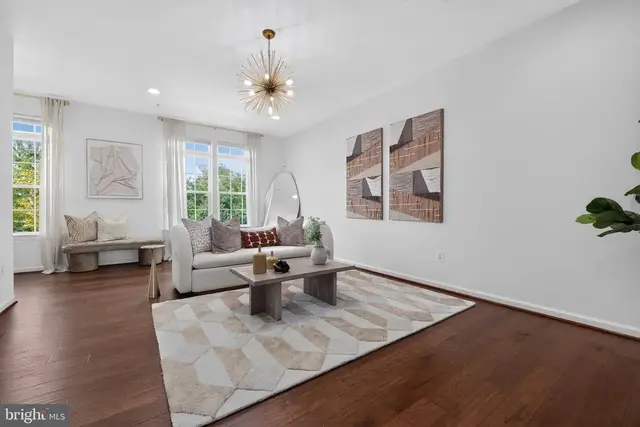 3707 Commodore Joshua Barney Dr Ne, Washington