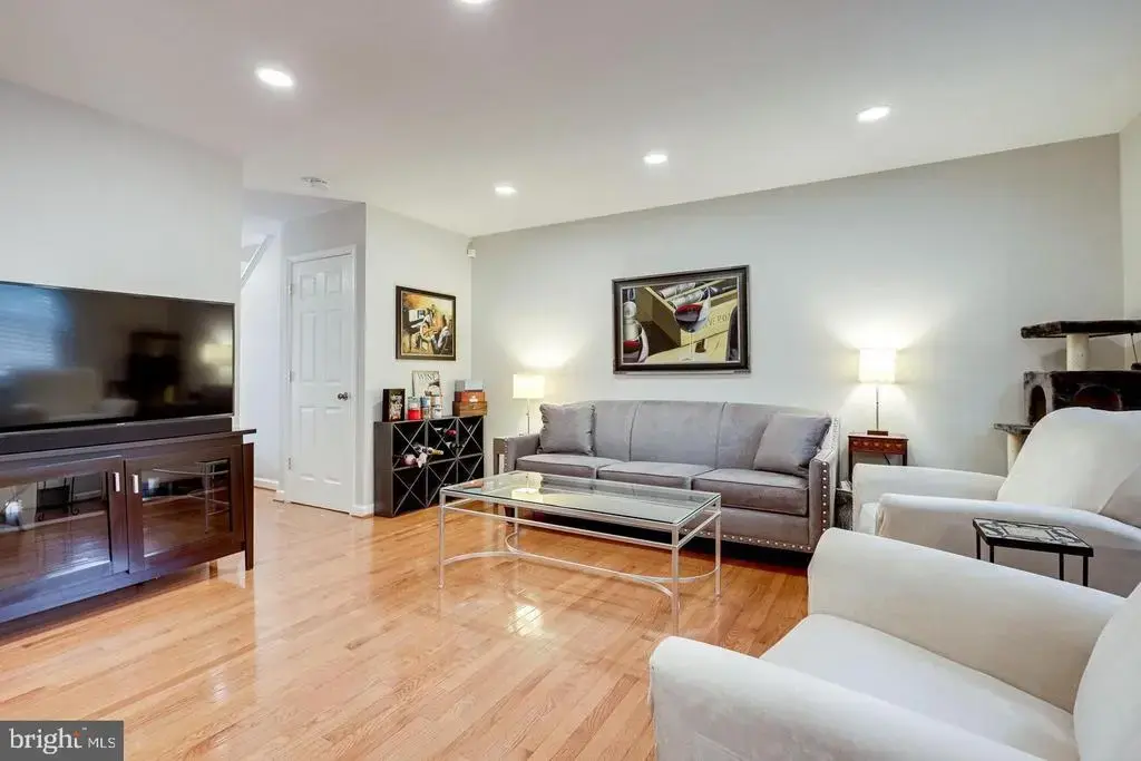 6295 Hillary Ct, ALEXANDRIA