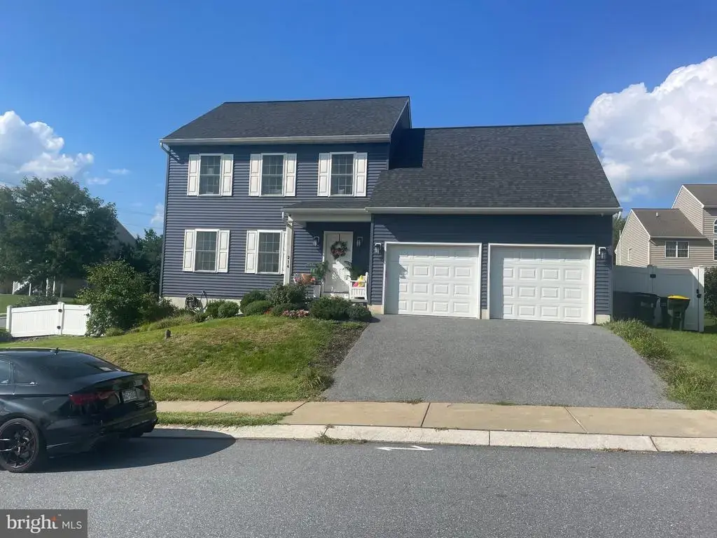 214 Loghes Dr, MANHEIM